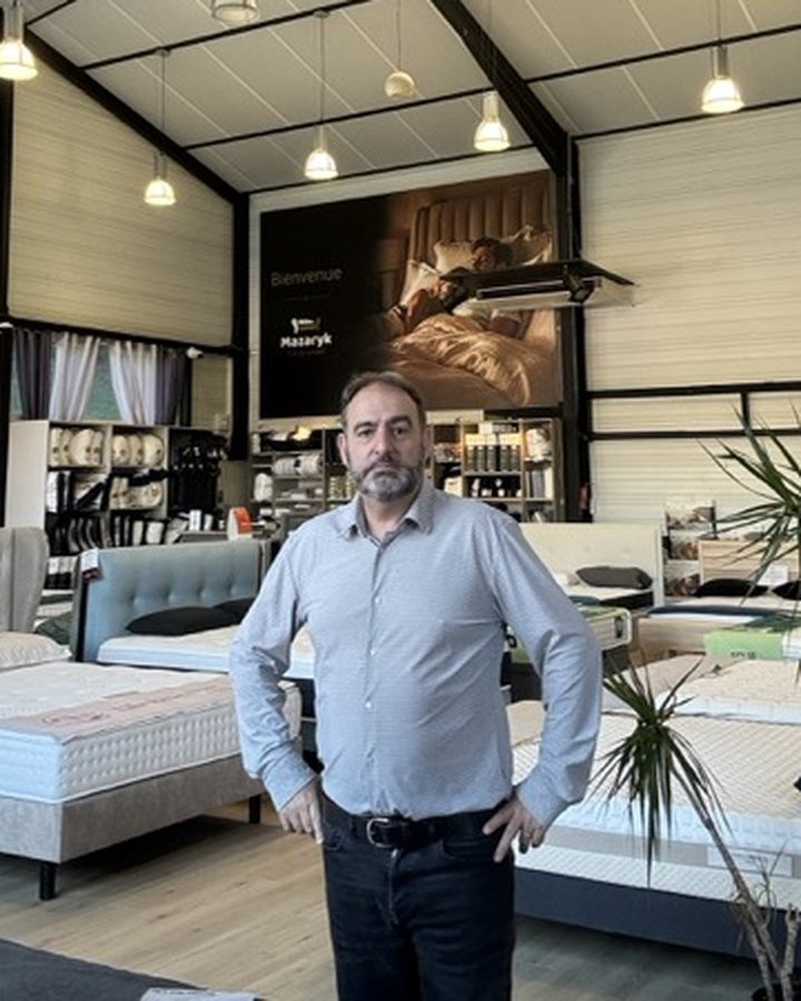 Cédric Pullion dans le showroom Mazaryk